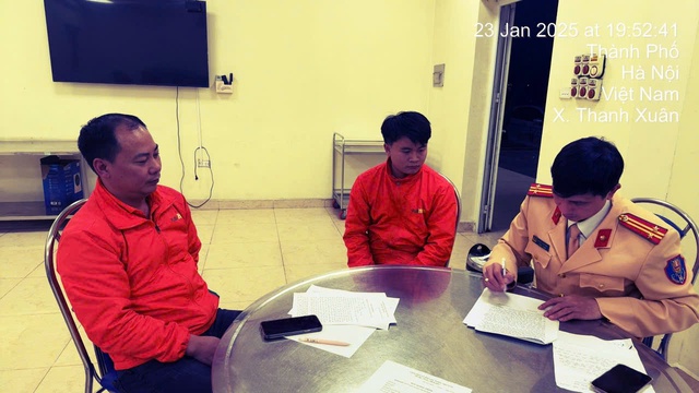 Bàn giao hồ sơ vụ tài xế xe con tạt đầu, chèn ép ôtô khách trên cao tốc- Ảnh 1. Bàn giao hồ sơ vụ tài xế xe con tạt đầu, chèn ép ôtô khách trên cao tốc- Ảnh 1.