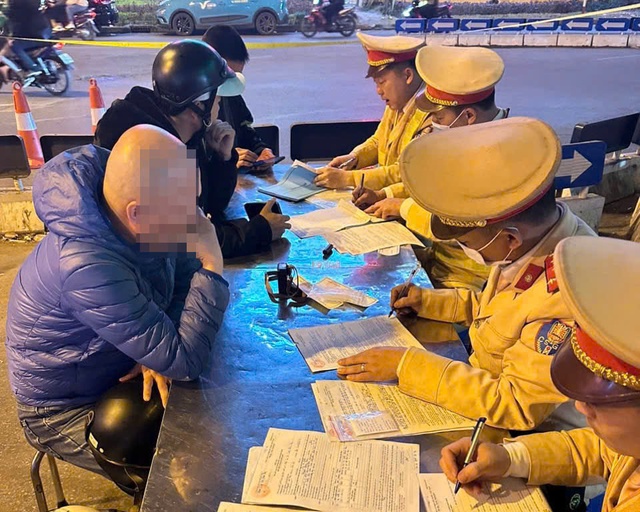 CSGT toàn quốc xử phạt gần 7.000 trường hợp vi phạm giao thông trong ngày 29 Tết- Ảnh 1.