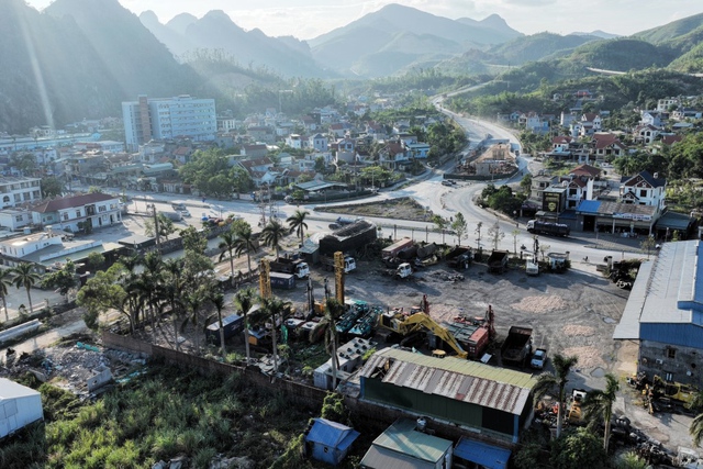 Quảng Ninh: Nhiều dự án nghìn tỷ nguy cơ chậm tiến độ vì thiếu mặt bằng thi công - Ảnh 3.