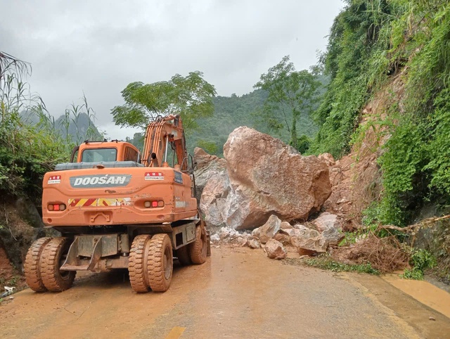 Cao Bằng: Nhiều tuyến đường bị ngập lụt, hư hỏng sau mưa lũ - Ảnh 4.