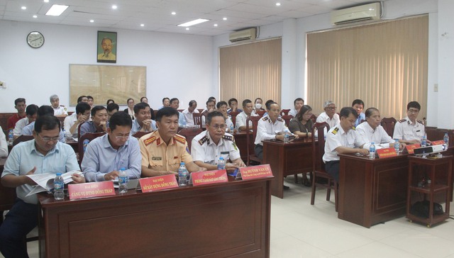 Cảng vụ ĐTNĐ Khu vực III tuyên truyền pháp luật giao thông đường thuỷ nội địa cho các cảng, bến - Ảnh 1.