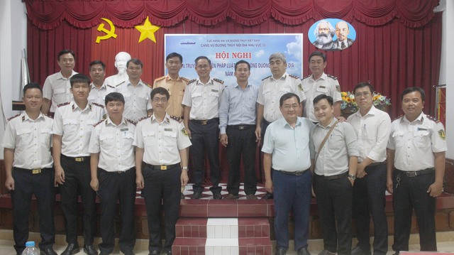 Cảng vụ ĐTNĐ Khu vực III tuyên truyền pháp luật giao thông đường thuỷ nội địa cho các cảng, bến - Ảnh 14.