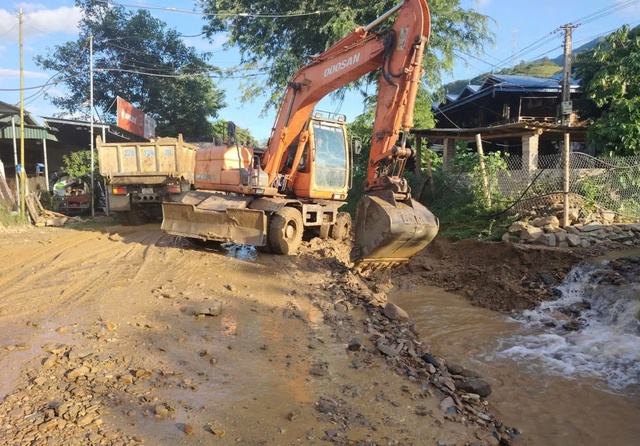 Xử lý điểm ùn tắc và bảo đảm giao thông trên QL6 qua tỉnh Sơn La và Điện Biên - Ảnh 1.