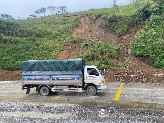 Kiến nghị công bố lệnh khẩn cấp tại Km141+200 QL6 tỉnh Phú Thọ - Ảnh 1.