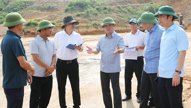 Quảng Ninh: Tập trung tháo gỡ khó khăn dự án cải tạo, nâng cấp QL279 - Ảnh 1.