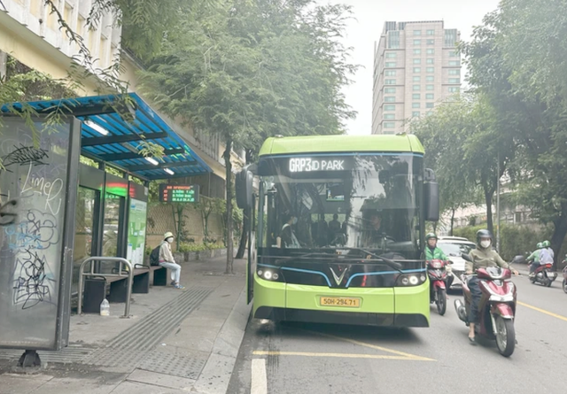 Năm 2030, toàn bộ xe buýt TP.HCM chuyển sang điện hoặc năng lượng xanh - Ảnh 2.