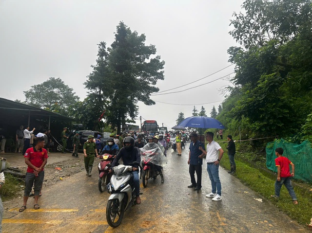 Kết thúc dự án xử lý điểm tiềm ẩn tai nạn trên QL4D - Ảnh 1.