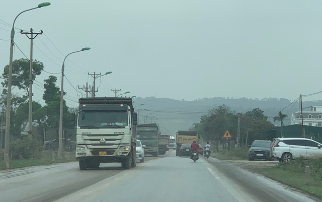 Quảng Ninh: Tăng cường kiểm tra, xử lý phương tiện vận chuyển VLXD - Ảnh 2.