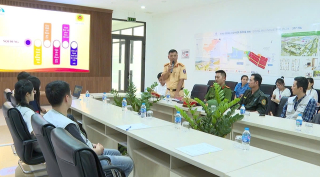 Quảng Ninh: Tăng cường kiểm tra, xử lý phương tiện vận chuyển VLXD - Ảnh 3.