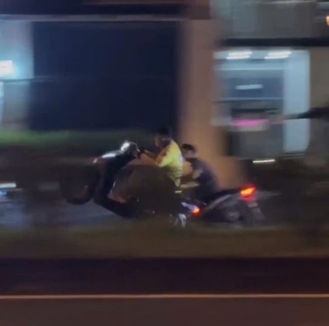 Hà Nội: Bắt giam nhóm Hà Nội: Bắt giam nhóm