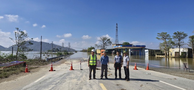 Chủ động ứng phó với bão số 11- Ảnh 1. Chủ động ứng phó với bão số 11- Ảnh 1.