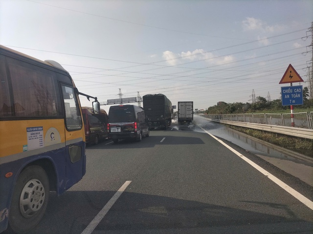 Ứng phó với diễn biến phức tạp của bão số 11 - Ảnh 2.