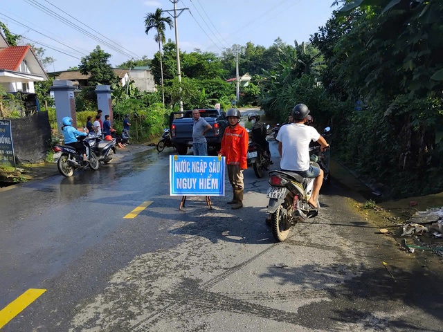 Ứng phó với diễn biến phức tạp của bão số 11 - Ảnh 1.