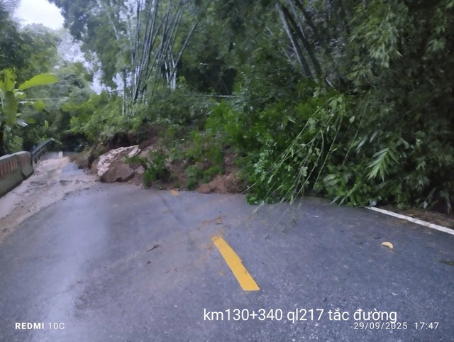 Bão số 10 gây thiệt hại trên 982,8 tỷ đồng cho hạ tầng giao thông - Ảnh 2.