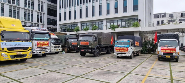 Miễn phí đường bộ với các xe chở hàng cứu trợ - Ảnh 1.