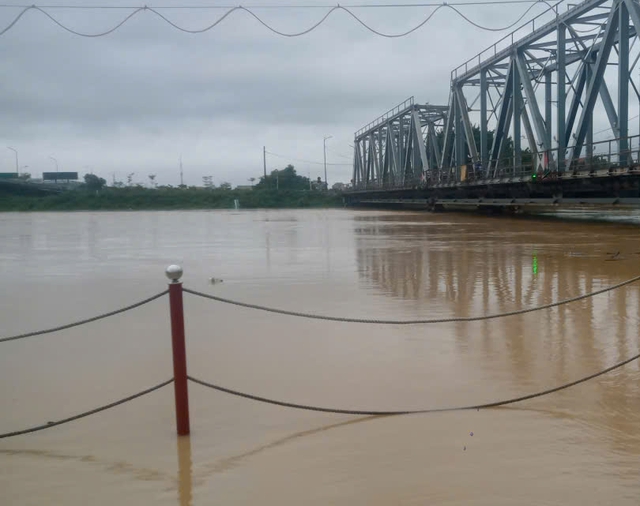 Đề nghị dừng chạy tàu qua cầu BắcGiang - Ảnh 1.