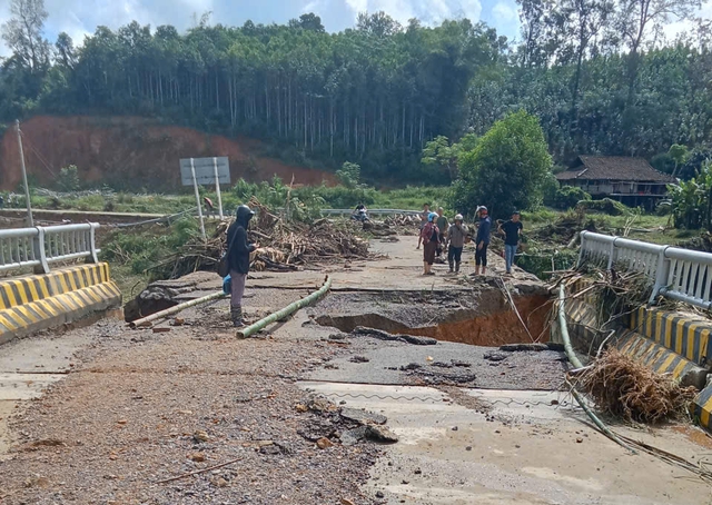 Thái nguyên: 07 tuyến đường quốc lộ, 38 tuyến đường tỉnh bị thiệt hại do mưa lớn nhiều ngày - Ảnh 1.