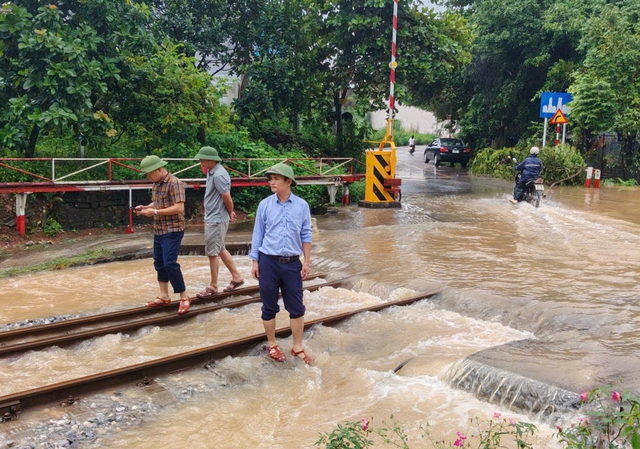 Đề nghị dừng chạy tàu qua cầu BắcGiang - Ảnh 4.