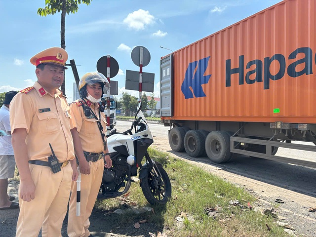 TP.HCM tăng cường xử phạt xe quá khổ, quá tải - Ảnh 2.