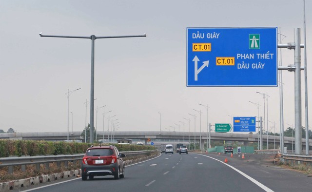 Sớm tổ chức thí điểm phân làn trên cao tốc Phan Thiết - Dầu Giây và TP. Hồ Chí Minh - Trung Lương - Ảnh 1.