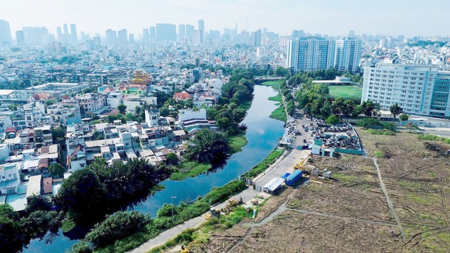 TP.HCM khởi công hai gói thầu cuối cùng dự án trọng điểm cải tạo môi trường rạch Xuyên Tâm - Ảnh 3.