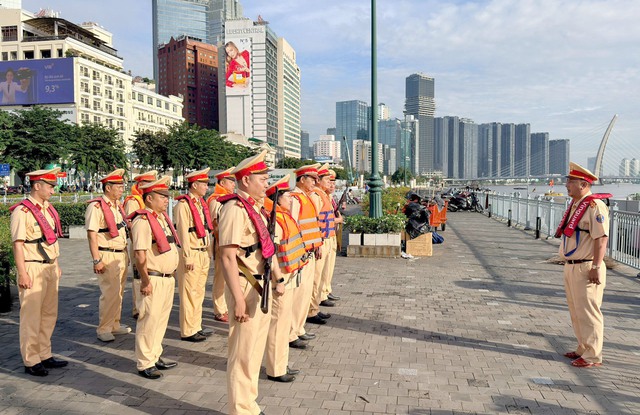 CSGT TP.HCM tăng cường xử lý vi phạm nồng độ cồn thuyền viên và tài xế container dừng, đỗ sai quy định