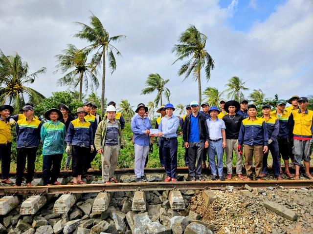 Ngừng chạy 9 đoàn tàu khách qua Nam Trung Bộ- Ảnh 3. Ngừng chạy 9 đoàn tàu khách qua Nam Trung Bộ- Ảnh 3.