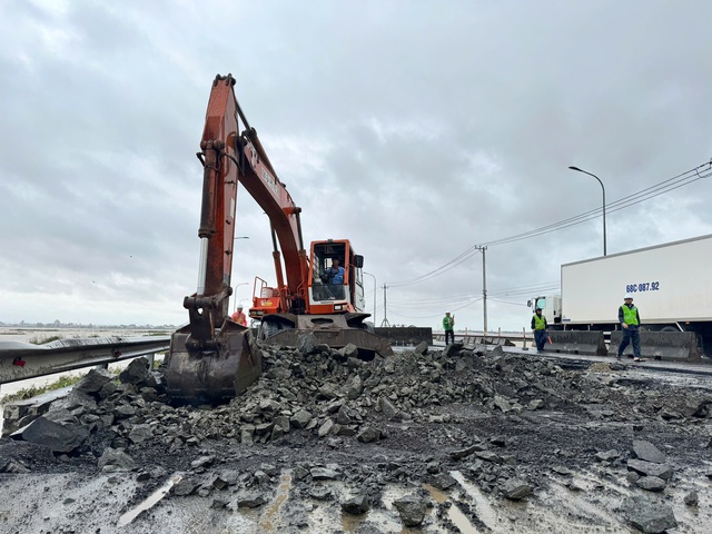 Hỗ trợ địa phương khắc phục hậu quả mưa lũ tại Trung Bộ - Ảnh 2.