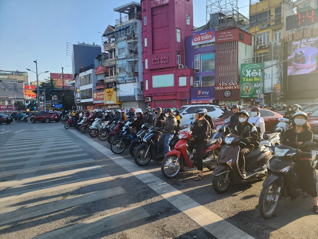 Hà Nội sẽ thực hiện cấm xe máy xăng theo khung giờ từ 1/7/2026 - Ảnh 1. Hà Nội sẽ thực hiện cấm xe máy xăng theo khung giờ từ 1/7/2026 - Ảnh 1.
