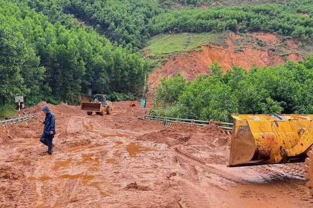 Sớm có phương án tổ chức giao thông bảo đảm an toàn khai thác trên cao tốc La Sơn - Hòa Liên - Ảnh 2.