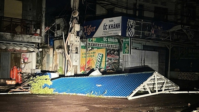 Bão số 13 khiến hàng nghìn ngôi nhà ở Đắk Lắk, Gia Lai bị hư hại, nhiều người thương vong- Ảnh 2. Bão số 13 khiến hàng nghìn ngôi nhà ở Đắk Lắk, Gia Lai bị hư hại, nhiều người thương vong- Ảnh 2.