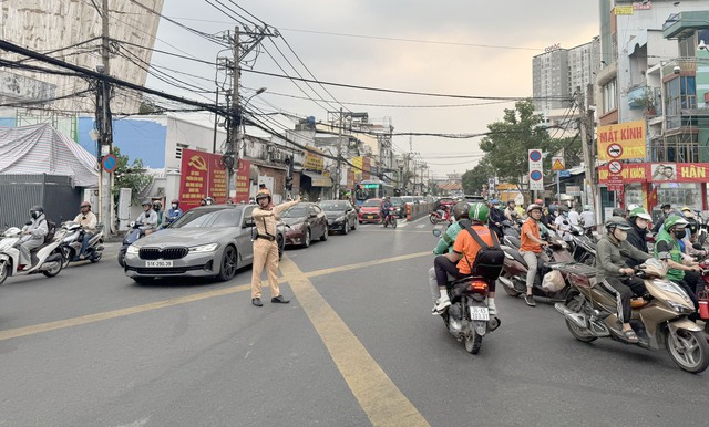 CSGT TP.HCM ra quân cao điểm đảm bảo trật tự ATGT dịp Tết 2026 - Ảnh 3.