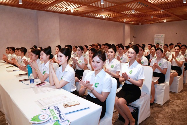 Cận cảnh ứng viên háo hức thi tuyển tiếp viên hàng không - Ảnh 1.