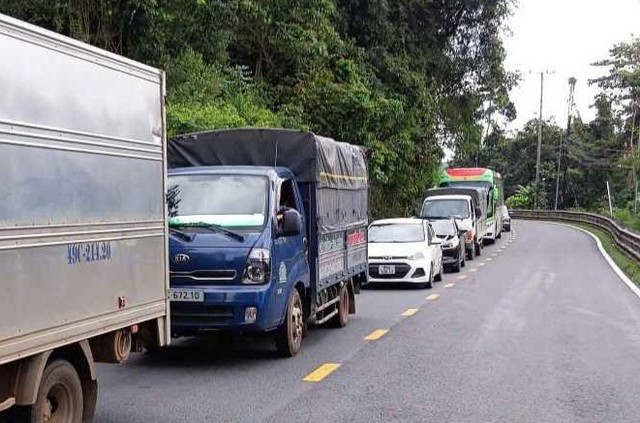 Tai nạn liên hoàn trên đèo Bảo Lộc, quốc lộ 20 tê liệt nhiều giờ- Ảnh 2.
