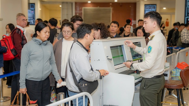 Sản lượng khách tại Nội Bài dự báo đạt đỉnh gần 115.000 lượt ngày cao điểm kỳ nghỉ Tết Dương lịch - Ảnh 4.