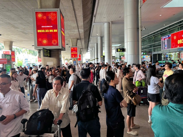 Sân bay Tân Sơn Nhất đón 135.000 hành khách dịp cao điểm Tết Dương lịch 2026 - Ảnh 1.