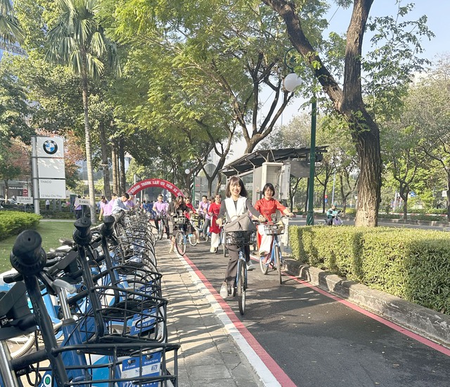 TP.HCM khánh thành làn đường ưu tiên xe đạp trên đường Mai Chí Thọ - Ảnh 6.