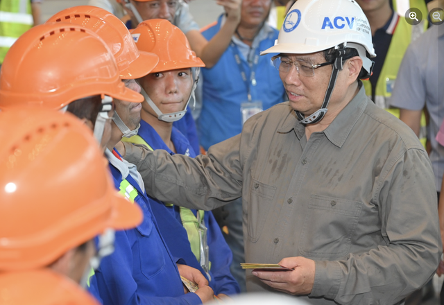 Thủ tướng kiểm tra dự án xây dựng Nhà ga hành khách T3 - Tân Sơn Nhất - Ảnh 2.