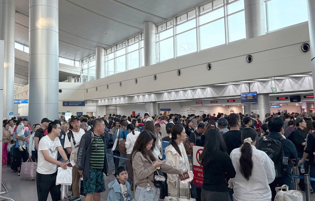 Sân bay Tân Sơn Nhất căng mình đón hơn 150.000 khách sau kỳ nghỉ Tết- Ảnh 3.