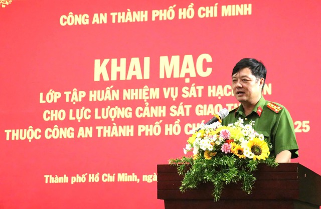 CSGT TP. HCM tổ chức tập huấn nhiệm vụ sát hạch, cấp giấy phép lái xe - Ảnh 2.