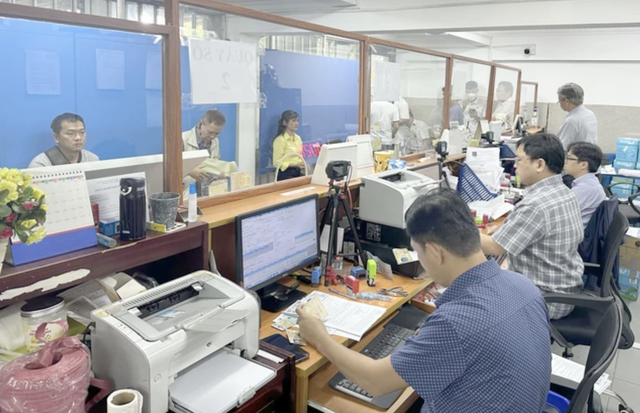 Từ 1/3, Công an TP. HCM nhận hồ sơ cấp, đổi GPLX ở 3 địa điểm - Ảnh 1.