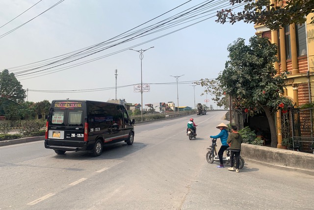 Quảng Ninh: Hiểm nguy rình rập tại nút giao chân cầu vượt đường sắt ở Thành phố Uông Bí