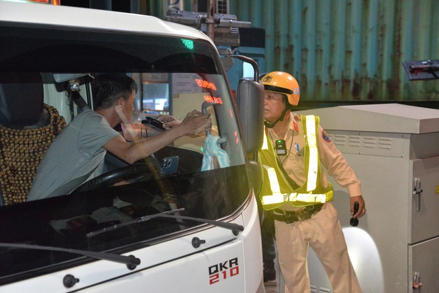 CSGT TP. HCM xử phạt gần 40.000 trường hợp vi phạm nồng độ cồn 3 tháng đầu năm 2025 - Ảnh 1.