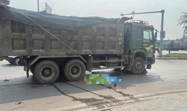 Va chạm với xe tải trên QL279, nữ tài xế xe mô tô tử vong tại chỗ - Ảnh 1.