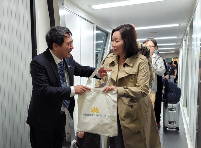 Sau công bố lãi kỷ lục, Vietnam Airlines mở lại nhiều đường bay quốc tế - Ảnh 1.