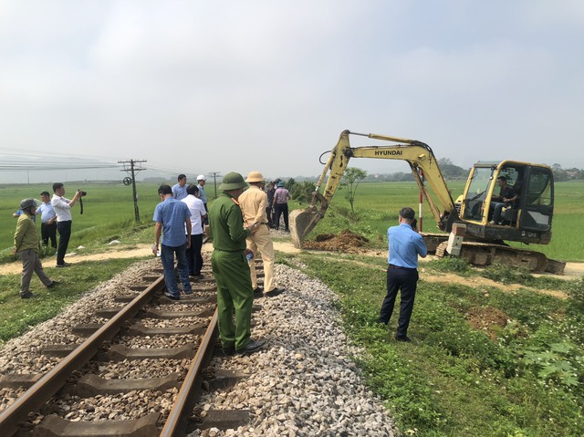 Ngành đường sắt xóa bỏ được hơn 1000 lối đi tự mở trong 5 năm qua - Ảnh 2.