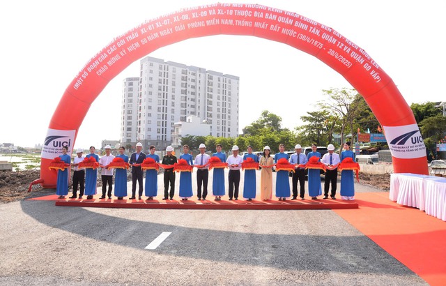 TP. HCM thông xe đường dọc kênh Tham Lương - Bến Cát - rạch Nước Lên - Ảnh 1.