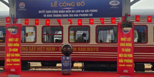 Khai trương đoàn tàu VIP mang tên Hoa Phượng Đỏ- Ảnh 1. Khai trương đoàn tàu VIP mang tên Hoa Phượng Đỏ- Ảnh 1.