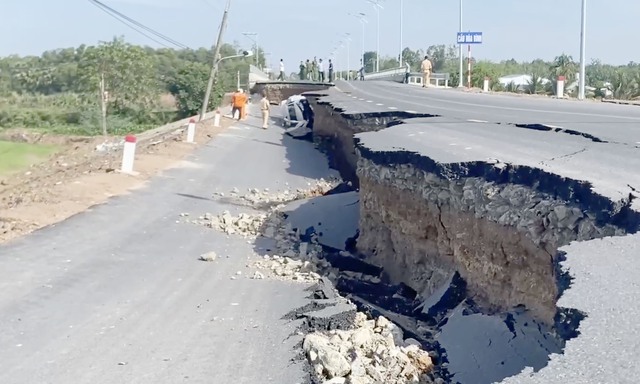 Tây Ninh hé lộ nguyên nhân sụt lún cầu Hoà Bình vừa khánh thành - Ảnh 1.