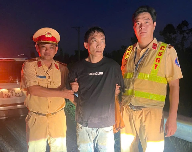 CSGT mật phục bắt đối tượng trộm dây điện, cáp quang trên cao tốc- Ảnh 1.